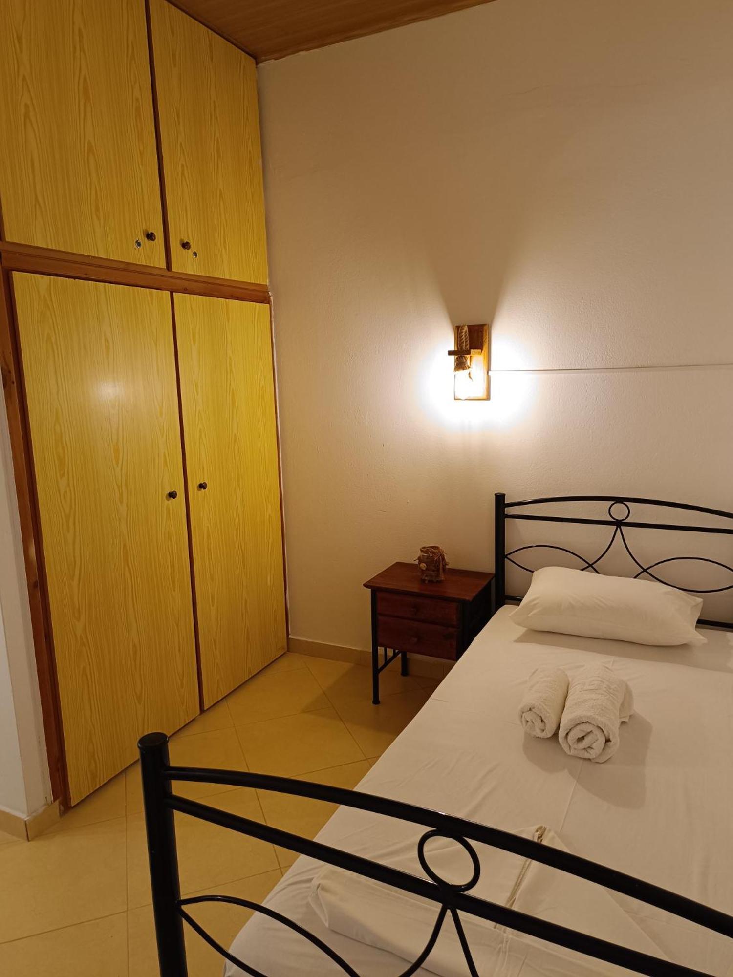 Athina Studio Apartments Kerveli Exterior foto