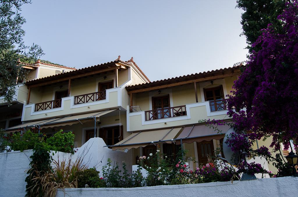 Athina Studio Apartments Kerveli Exterior foto